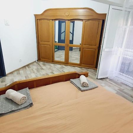 Apartament Radoi Apartment Дробета-Турну Северин Екстериор снимка